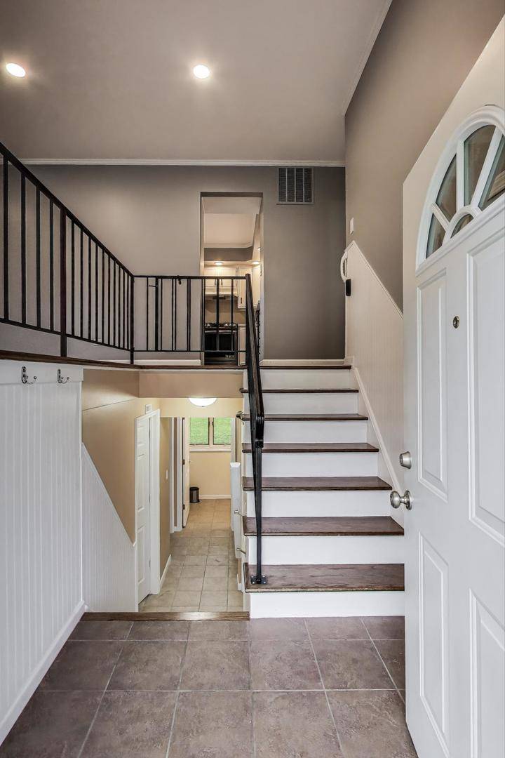 Palatine, IL 60074,654 N Robinson DR