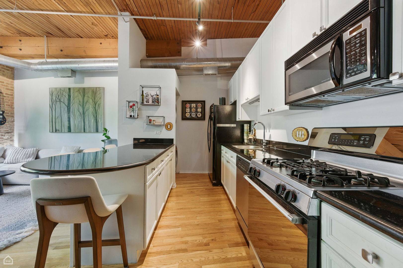 Chicago, IL 60647,1670 N Claremont AVE #109