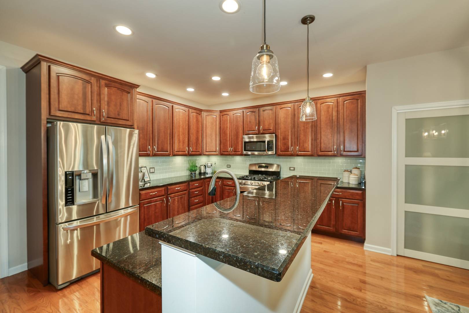 Elgin, IL 60124,1021 Broadmoor DR