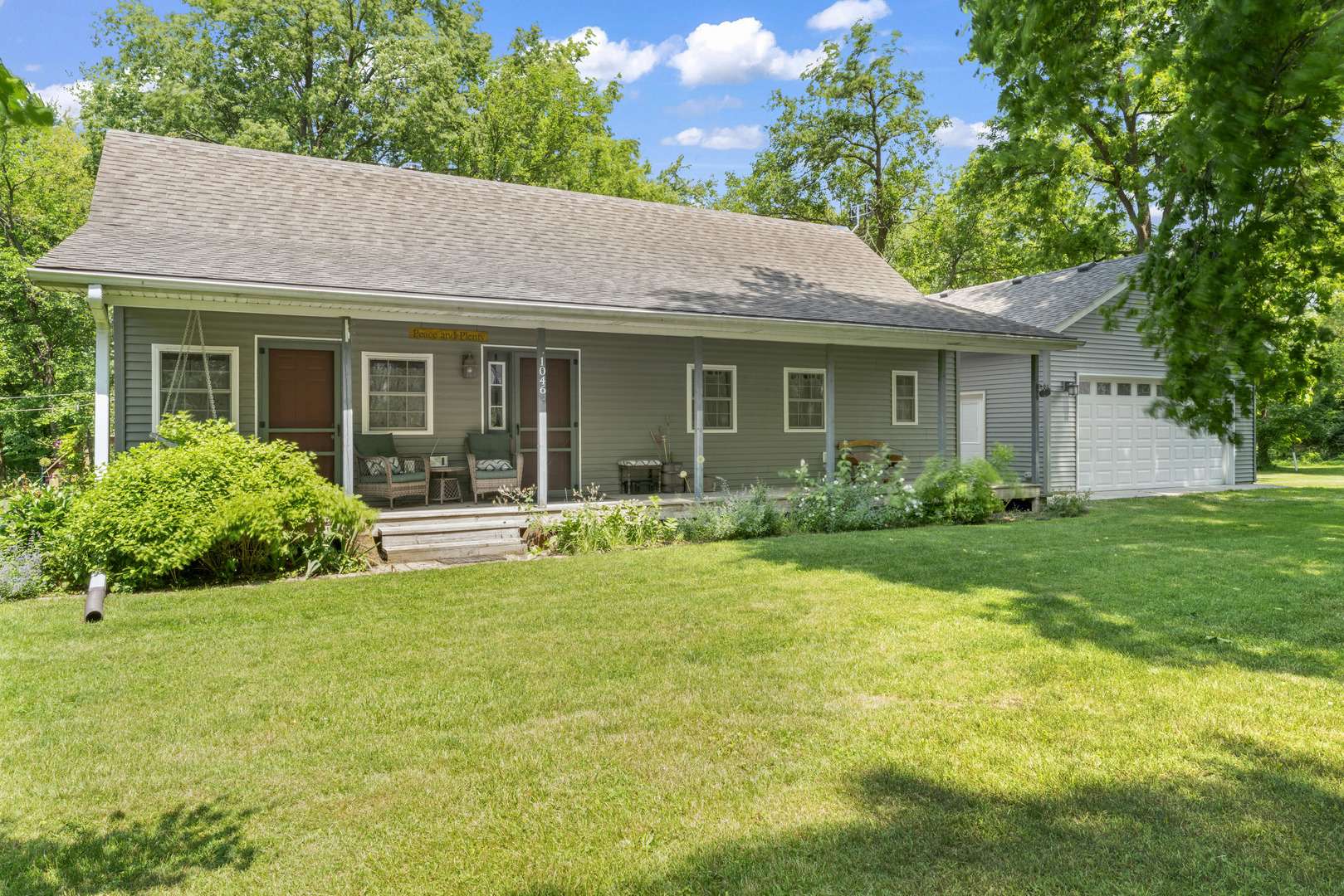 Momence, IL 60954,1046 N Riverside DR