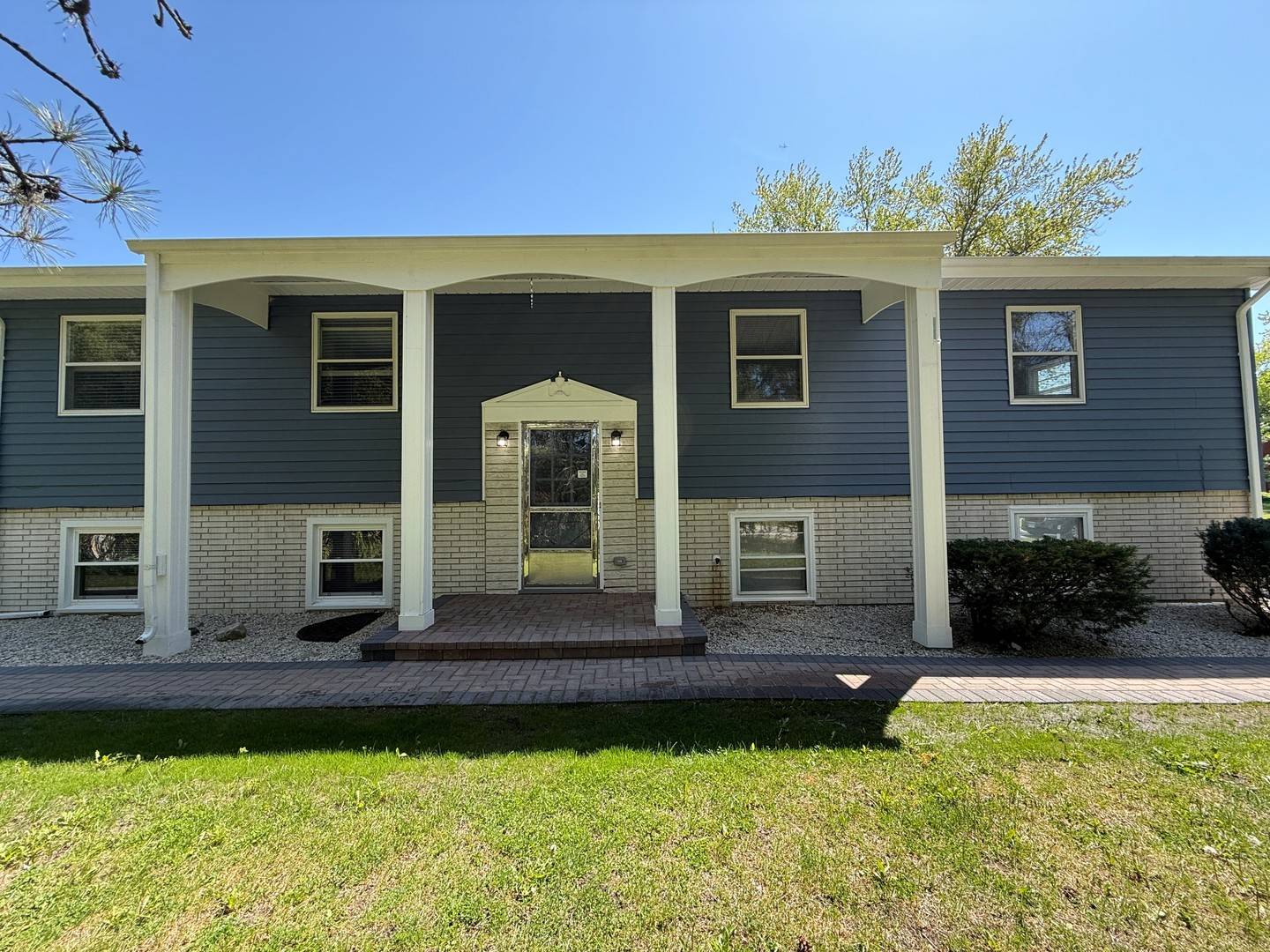 Inverness, IL 60067,11 S Roberts RD