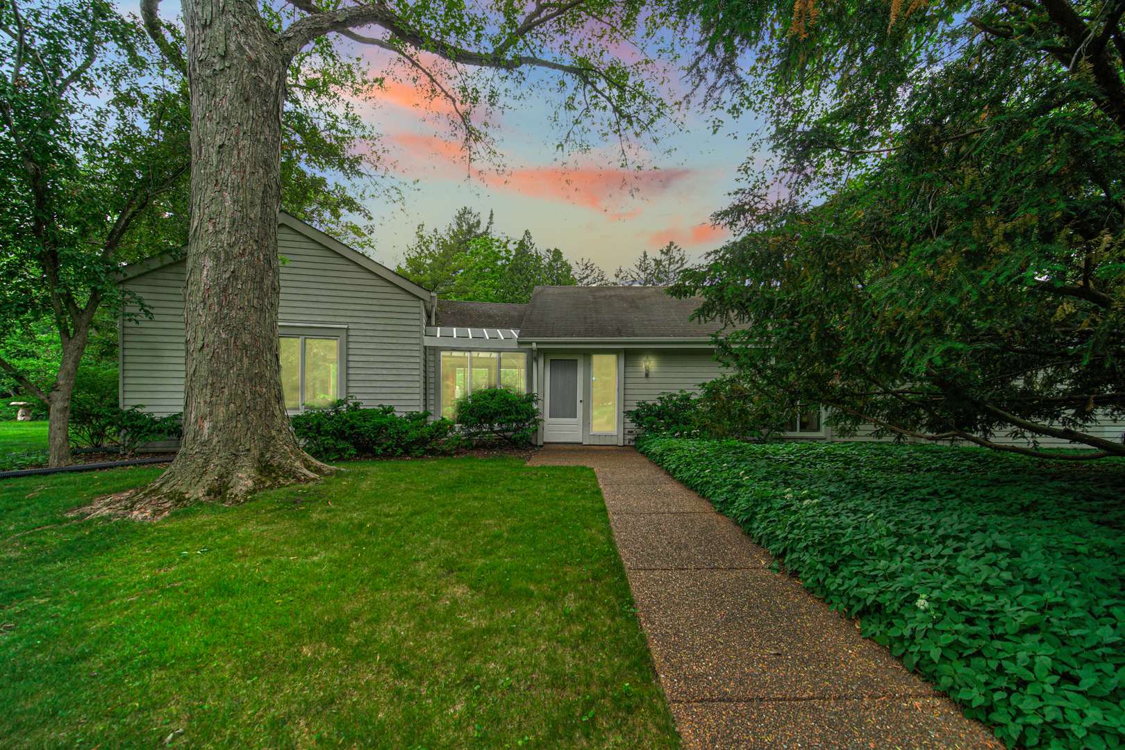 Mettawa, IL 60045,410 N Bradley RD
