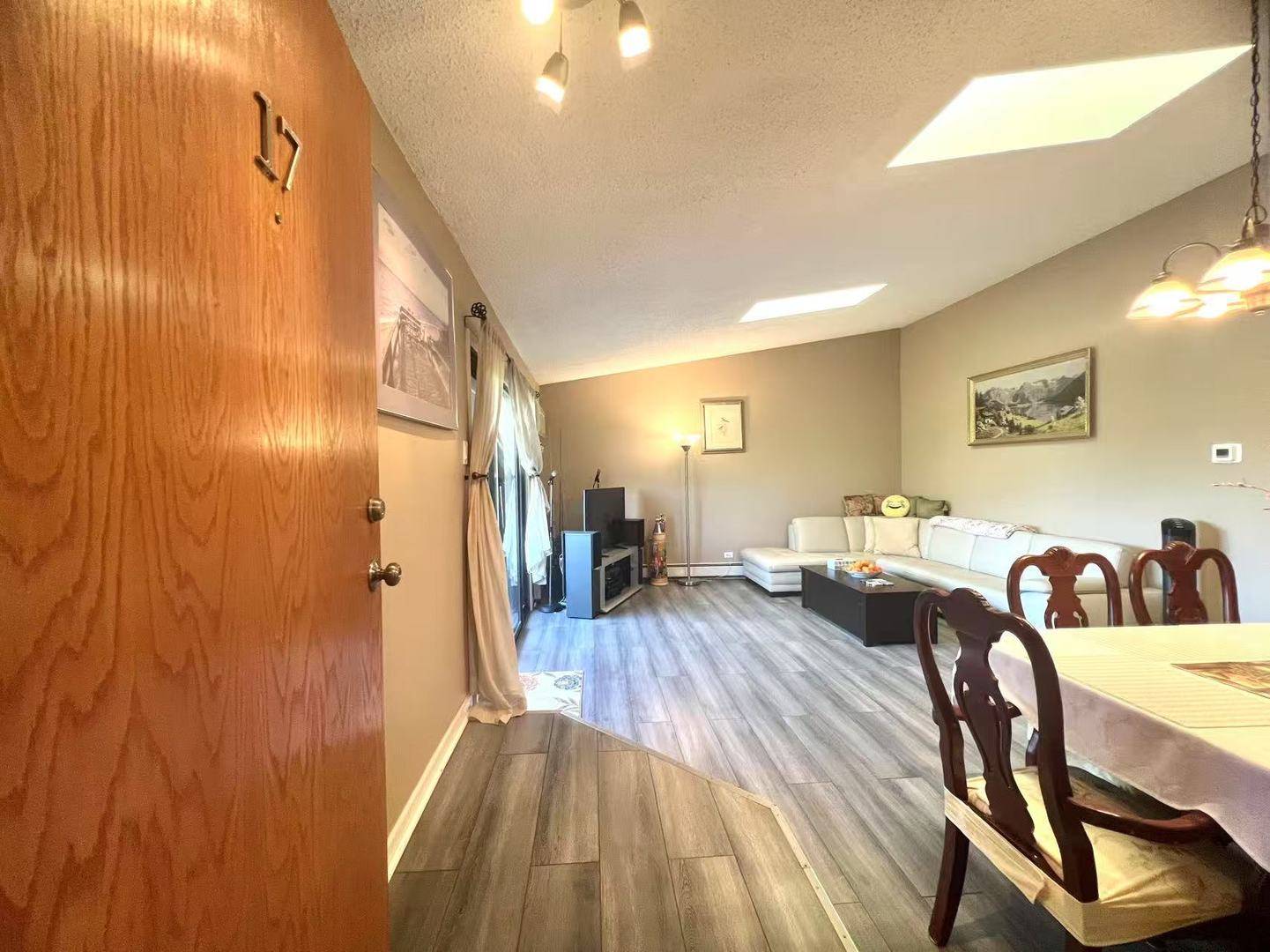 Vernon Hills, IL 60061,11 ECHO CT #17