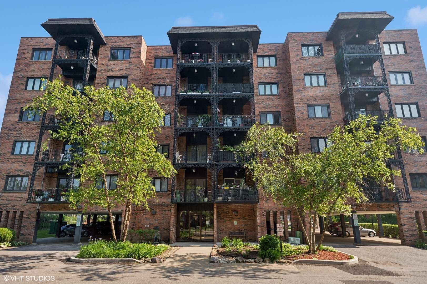 Des Plaines, IL 60016,9331 LANDINGS LN #204