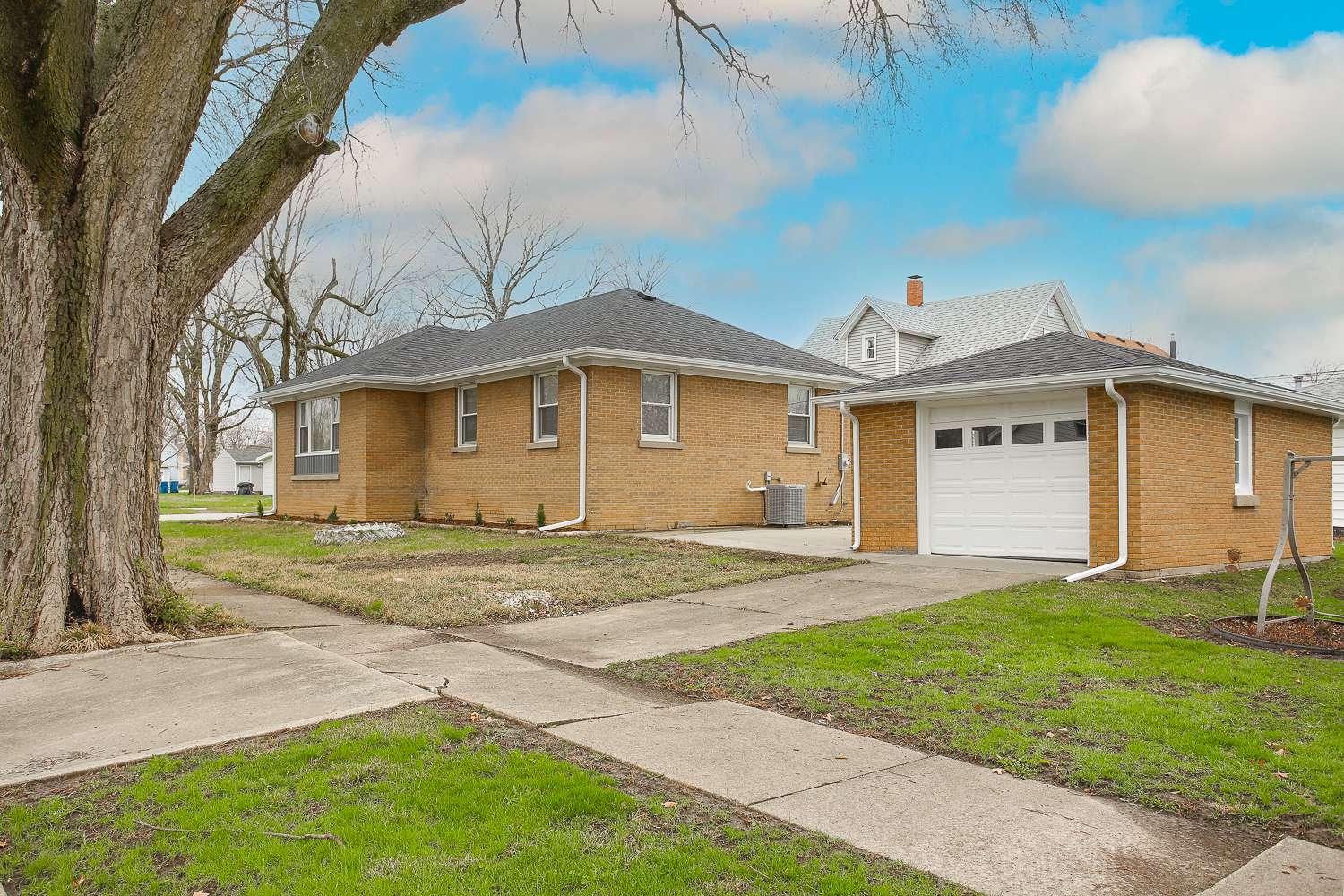 Bradley, IL 60915,412 N Center AVE