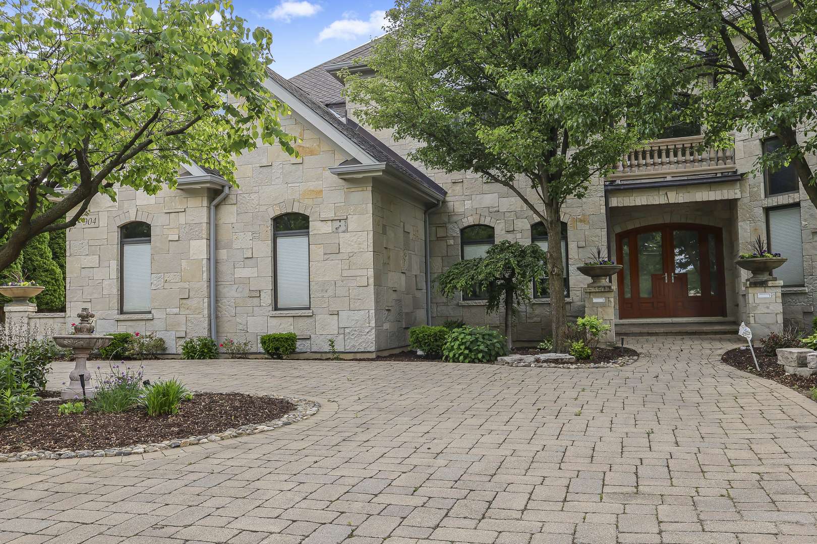 Mount Prospect, IL 60056,904 S Edgewood LN