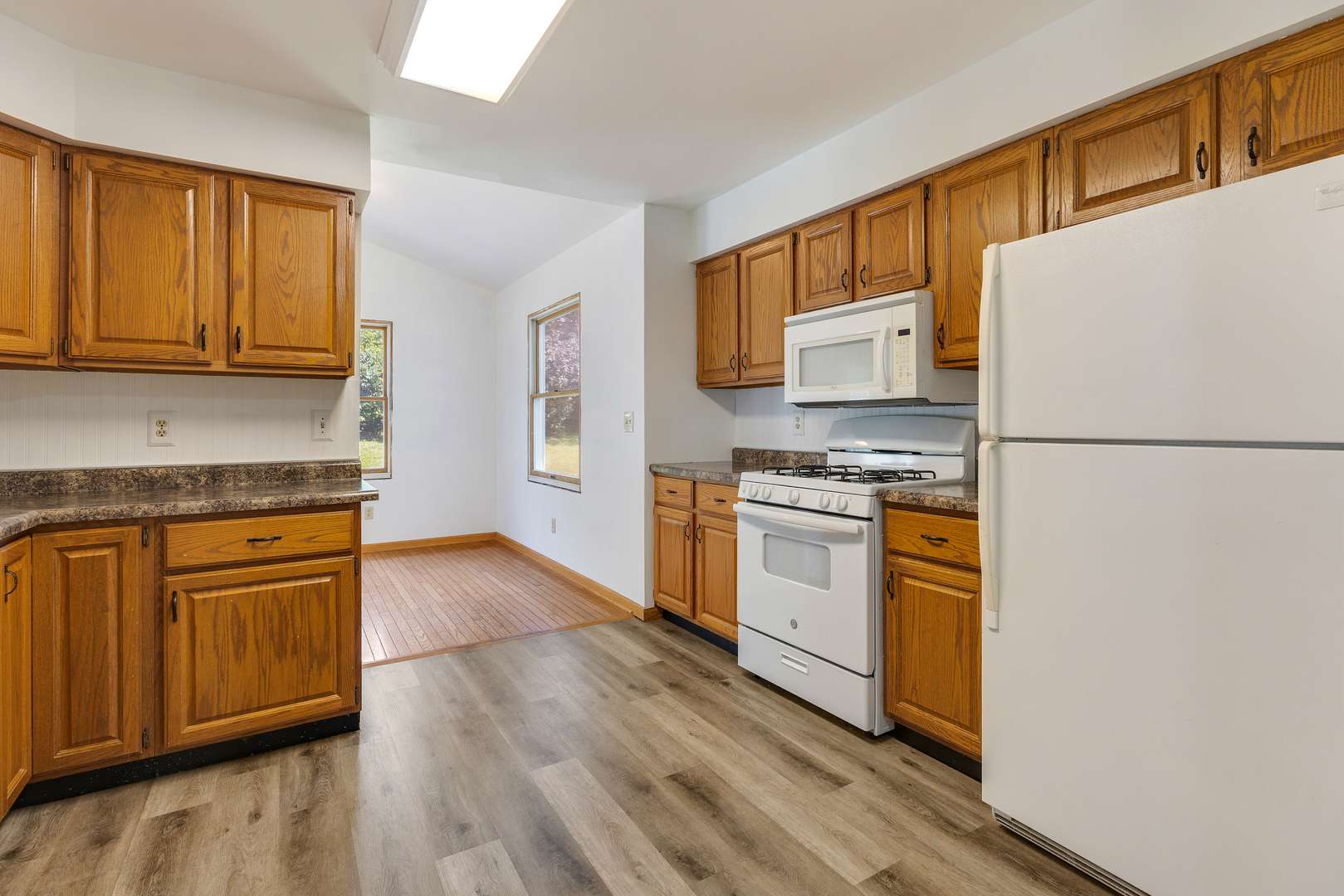 Hampshire, IL 60140,212 Jake LN