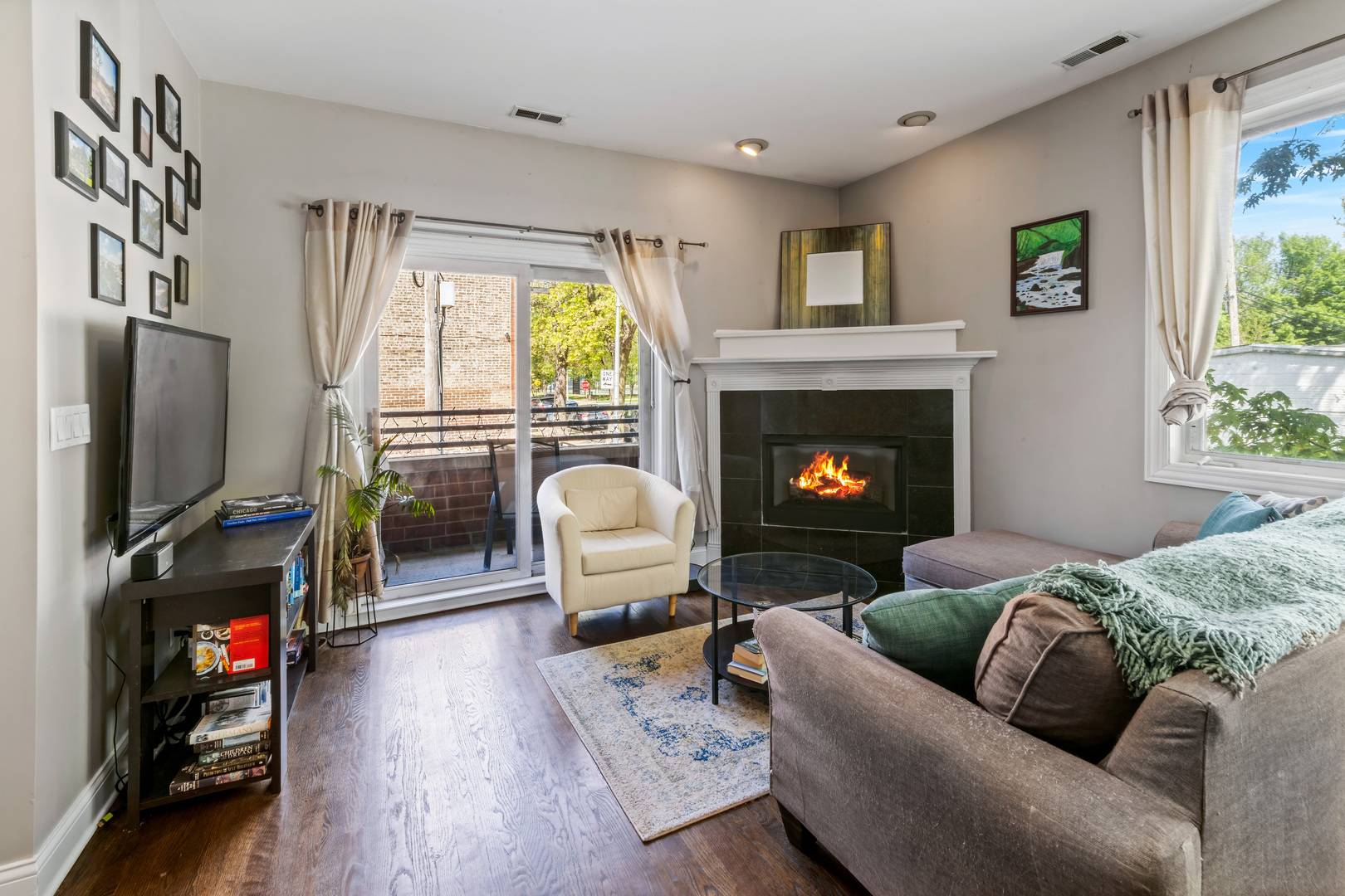 Chicago, IL 60647,2656 N Hamlin AVE #1W
