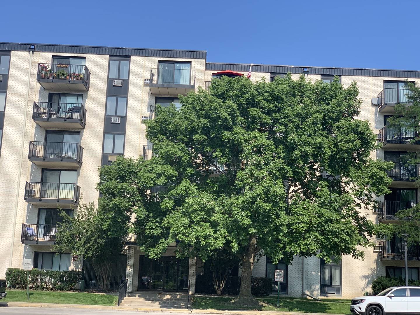 Niles, IL 60714,9701 Dee RD #6G