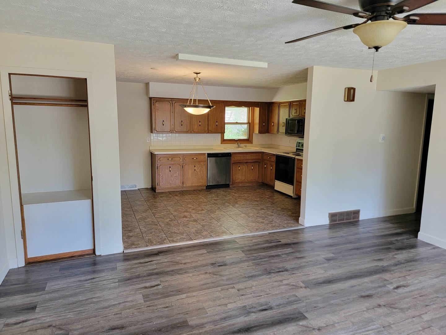 Belvidere, IL 61008,8788 Sheffield DR