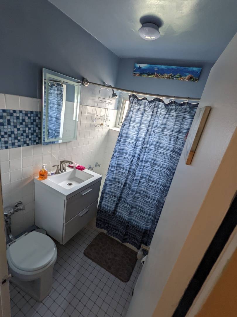 Chicago, IL 60640,4950 N Marine DR #1105