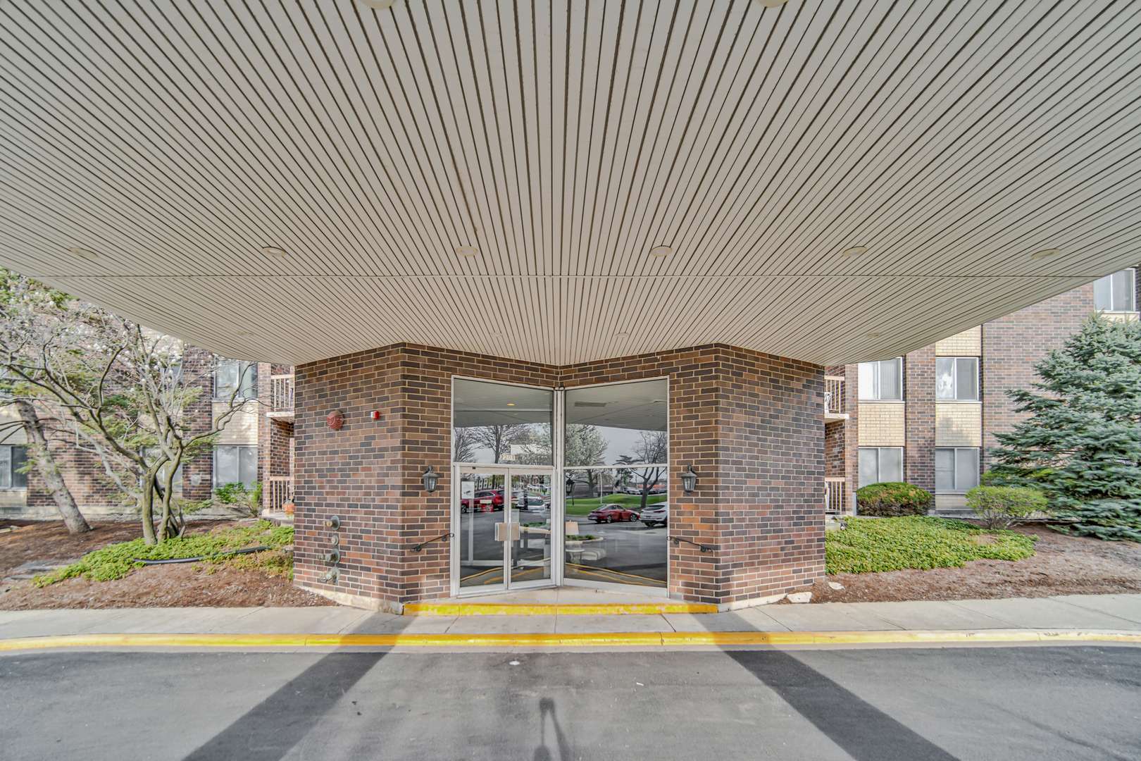 Lombard, IL 60148,2201 S Grace ST #608