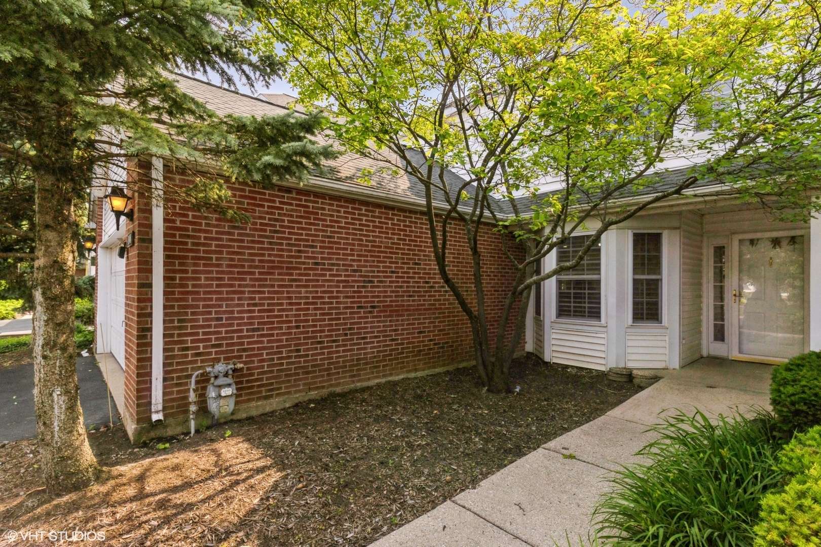 Lake Bluff, IL 60044,108 Meadowbrook LN