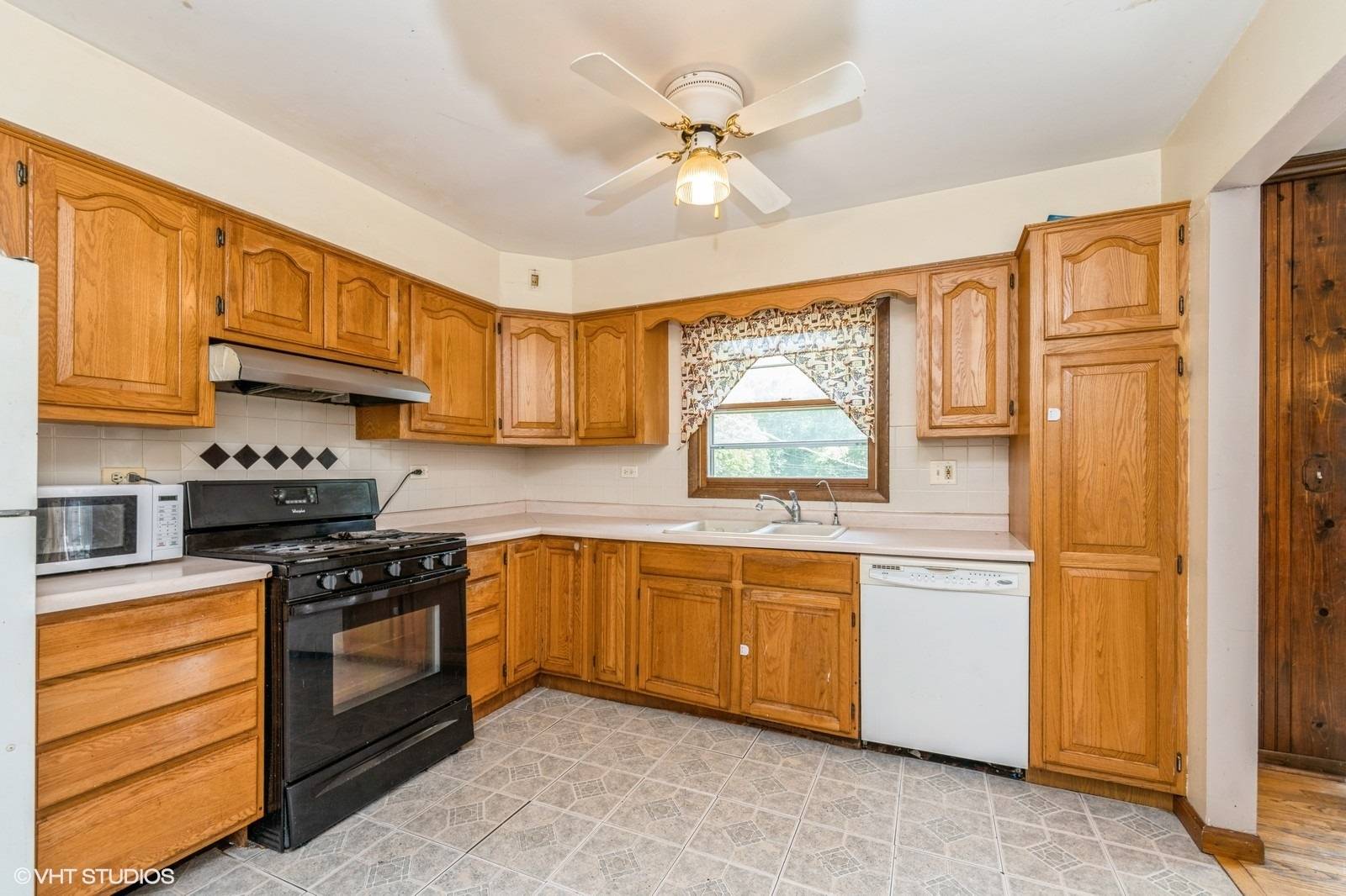 Mchenry, IL 60050,4621 Bonner DR