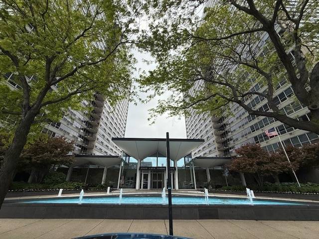 Chicago, IL 60657,3550 N Lake Shore DR #1927