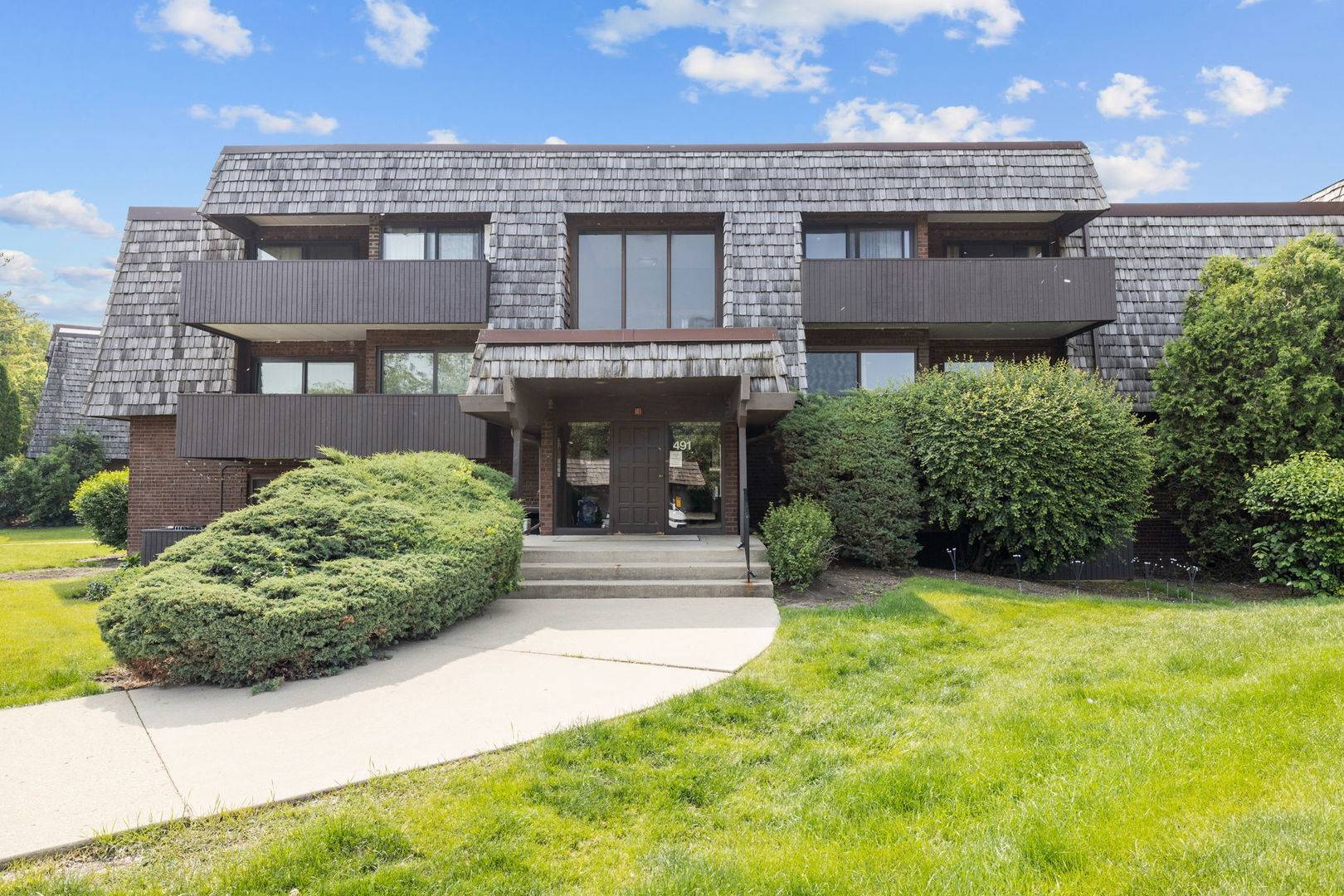 Carol Stream, IL 60188,491 Timber Ridge DR #104