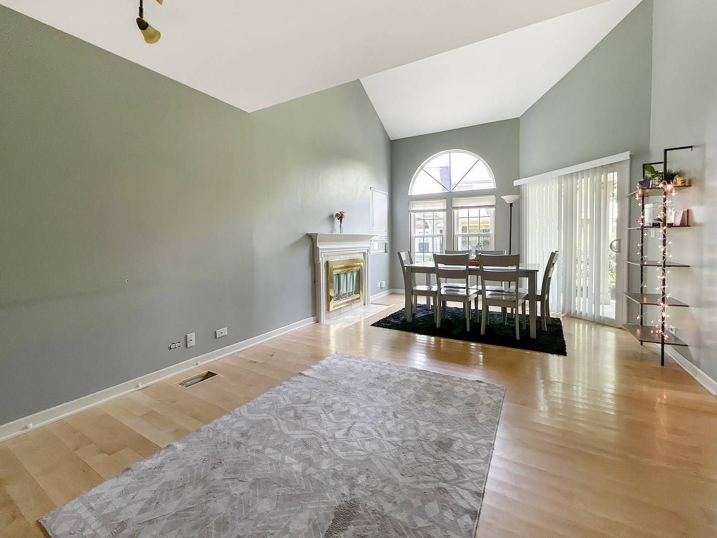 Carol Stream, IL 60188,1277 Donegal CT
