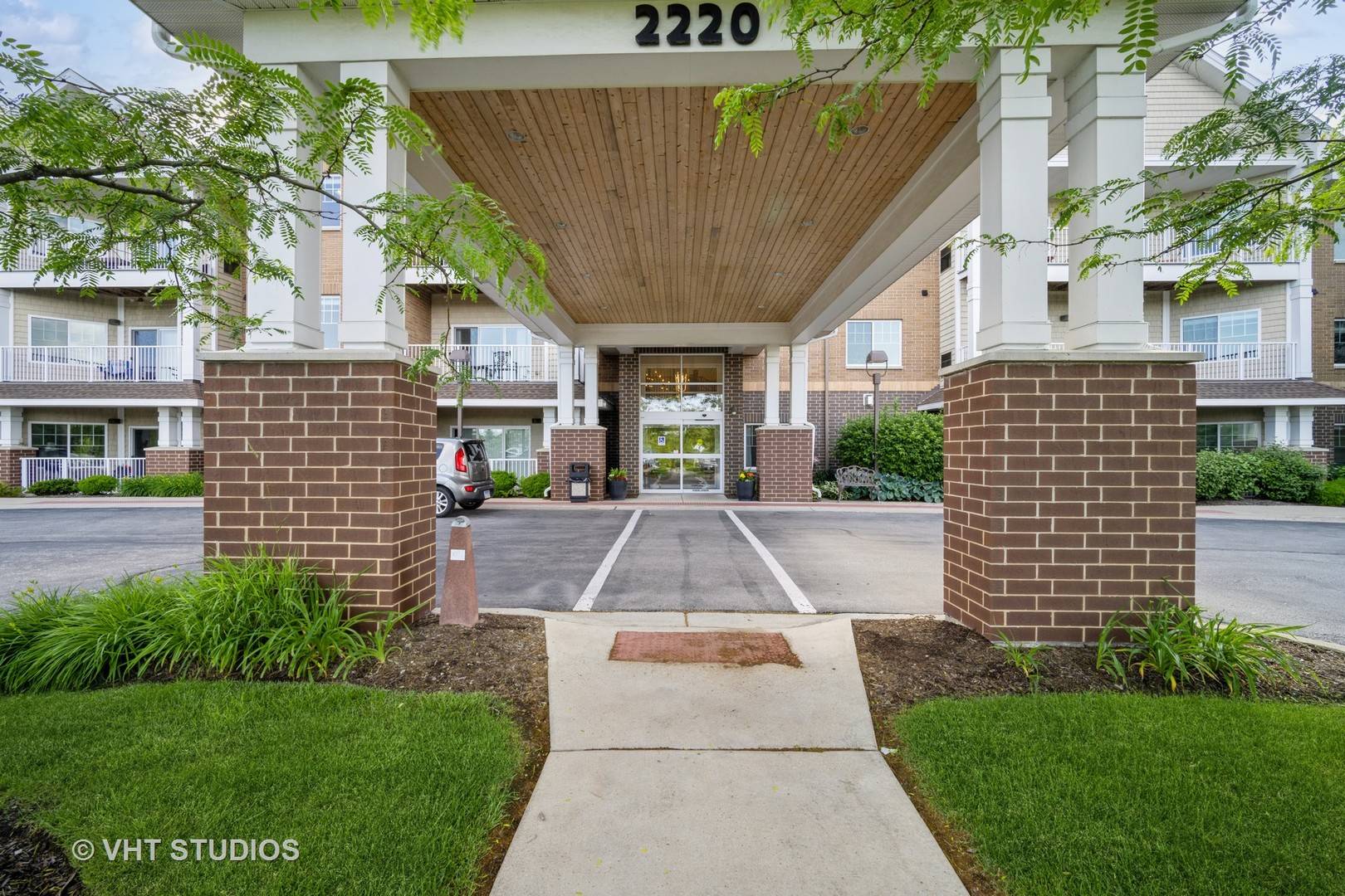 Northbrook, IL 60062,2220 Founders DR #227