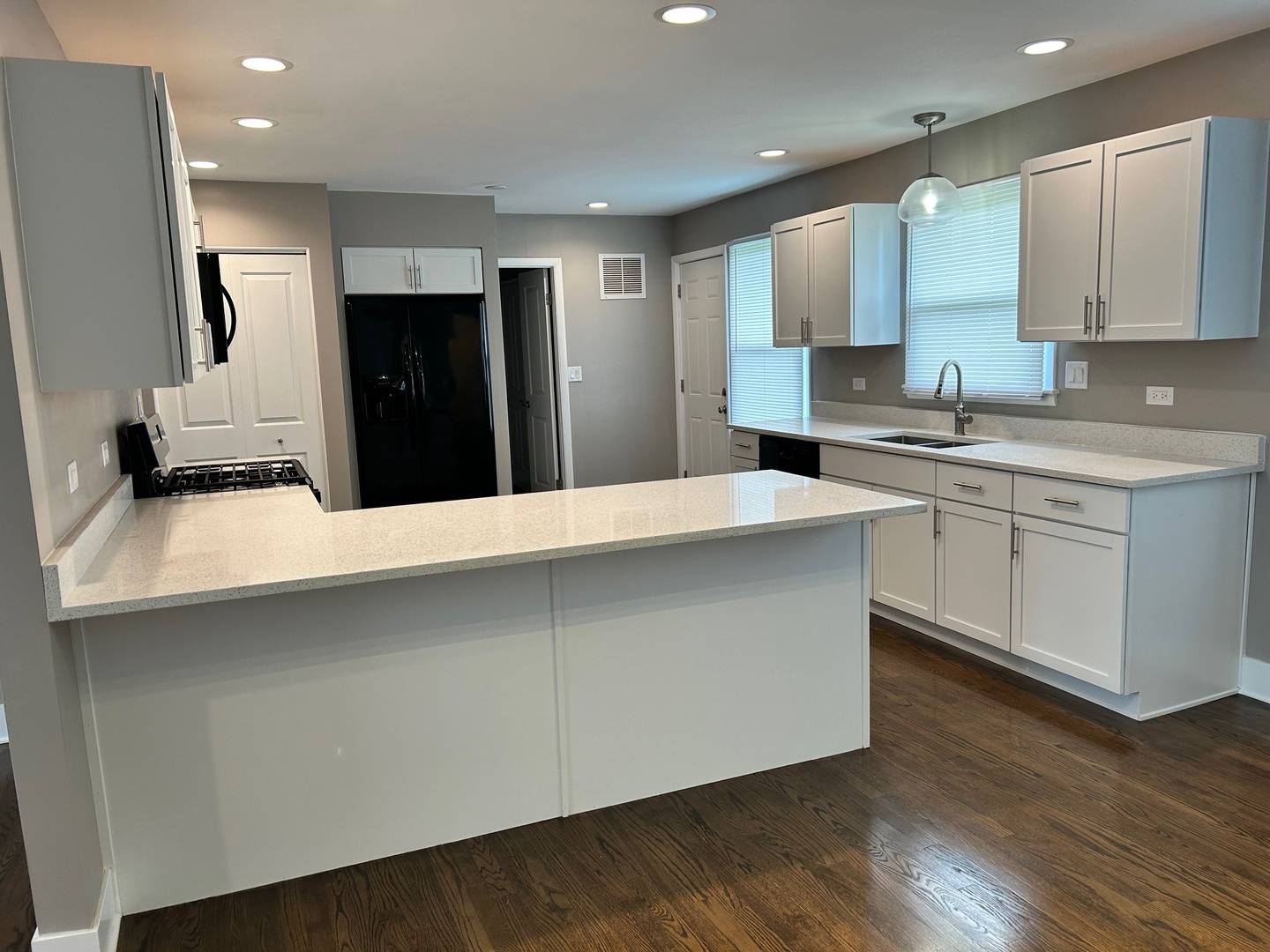 Arlington Heights, IL 60004,607 W Maude AVE