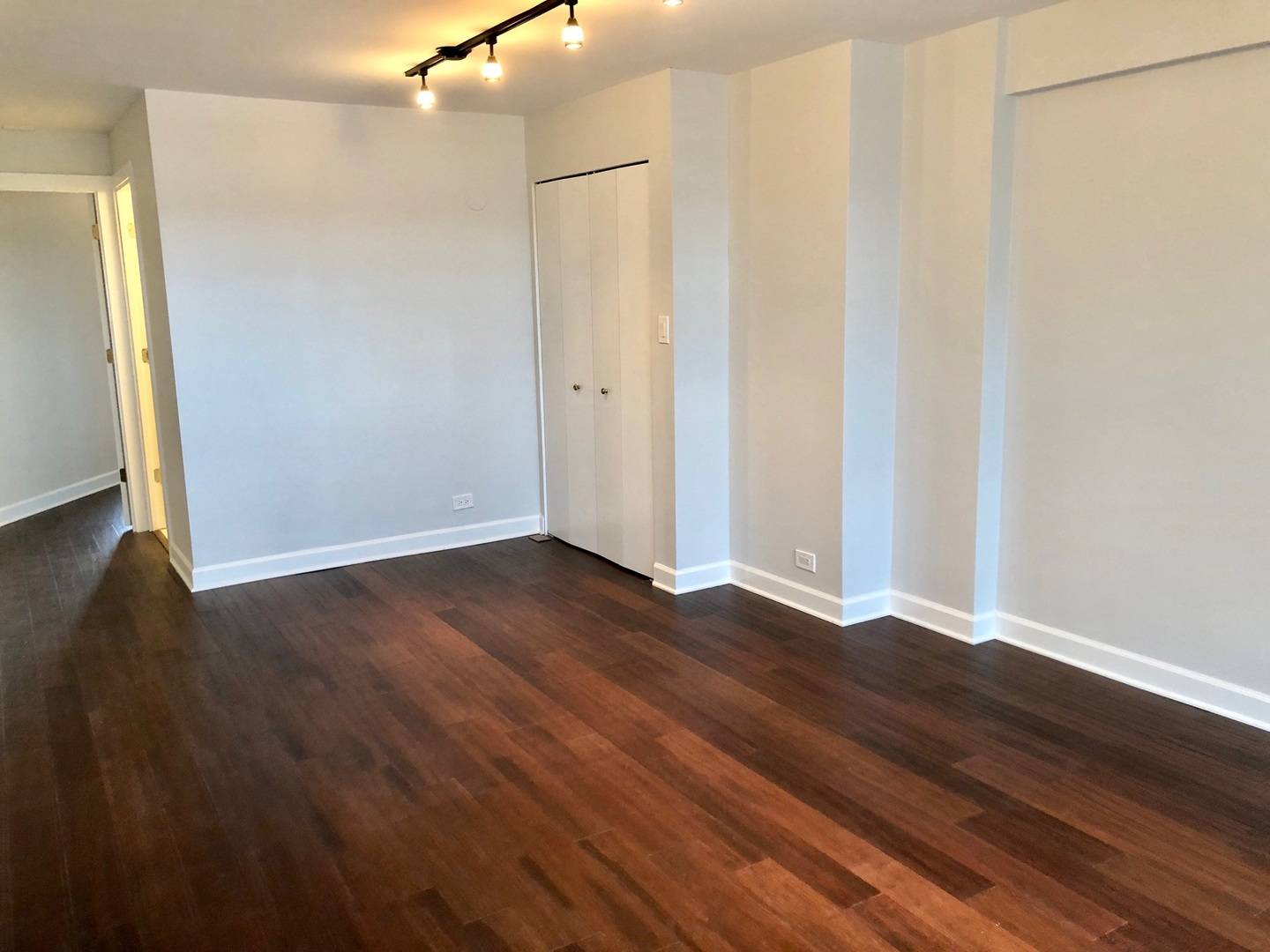 Chicago, IL 60657,2909 N Sheridan RD #1404
