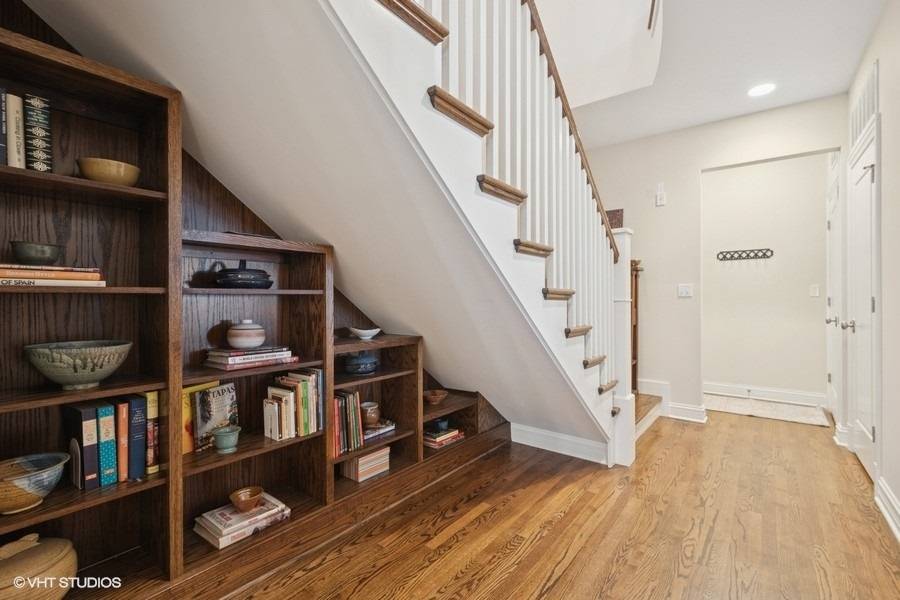 Evanston, IL 60201,2642 Prairie AVE #2