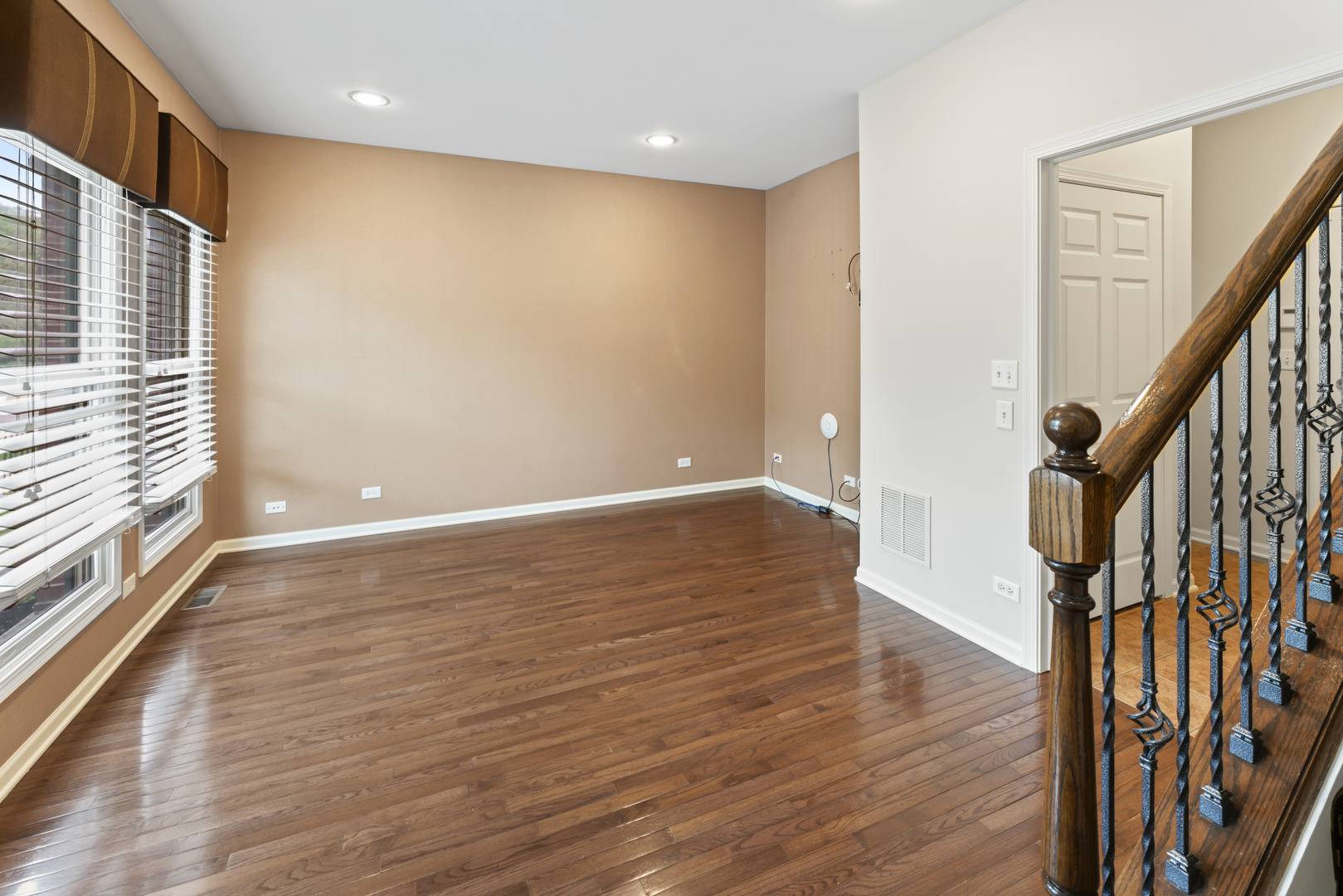 Palatine, IL 60067,319 W Wood ST #18