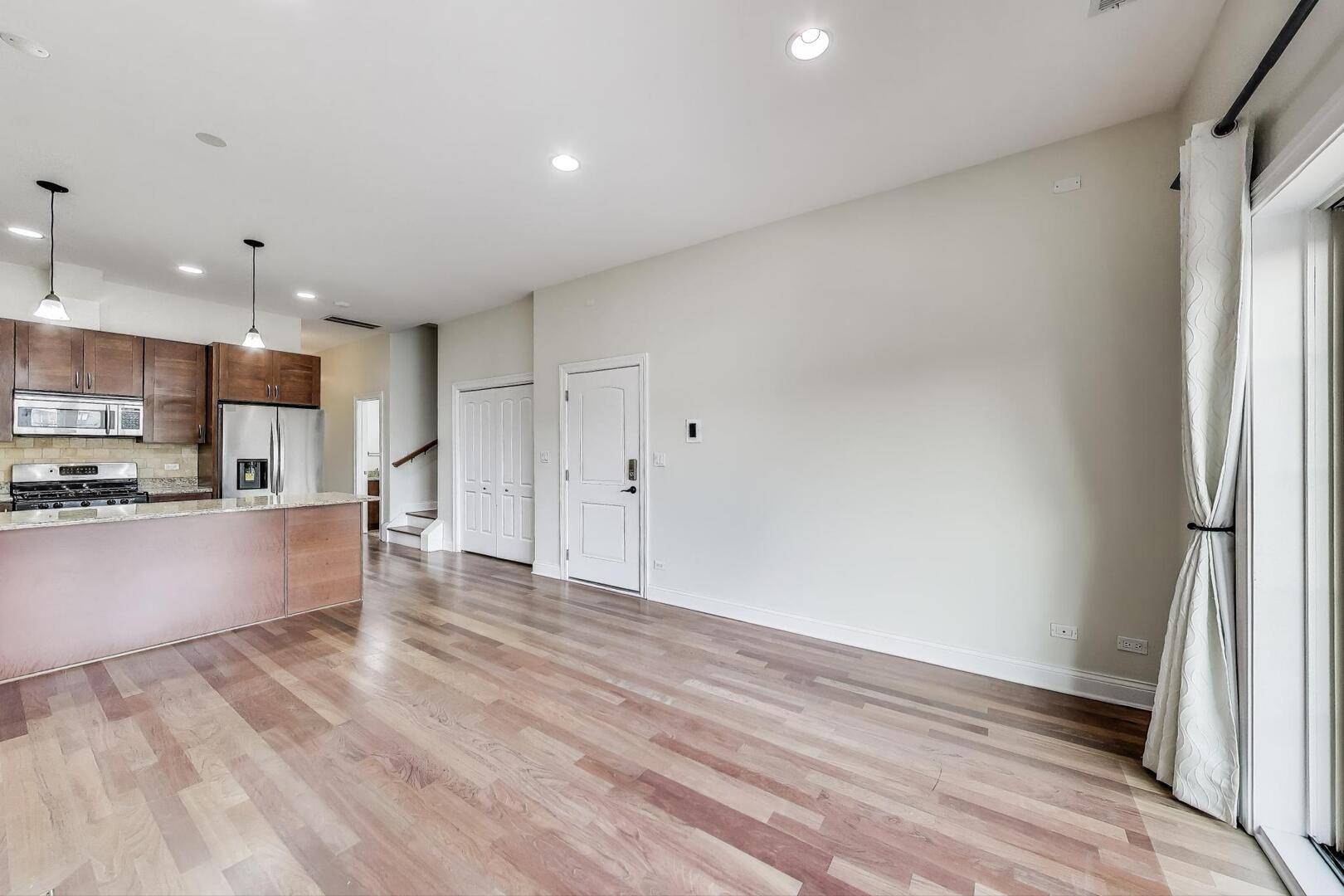 Chicago, IL 60622,2028 W AUGUSTA BLVD #3W