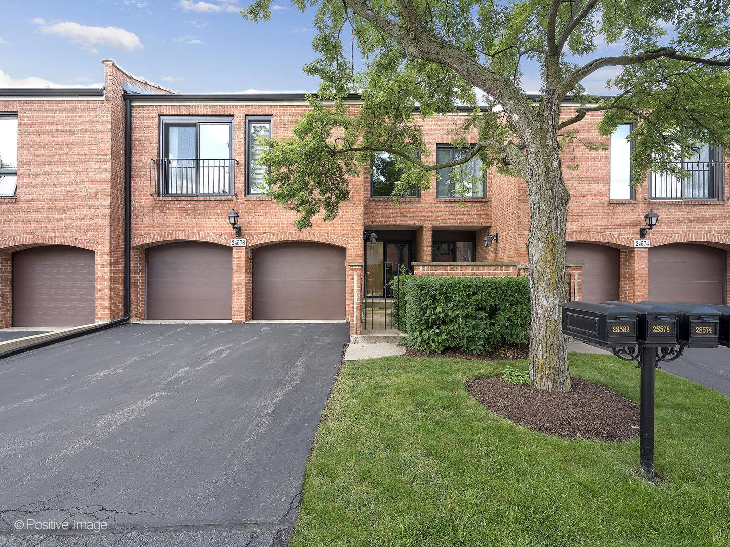 Oak Brook, IL 60523,2S578 Patrick Henry SQ #578