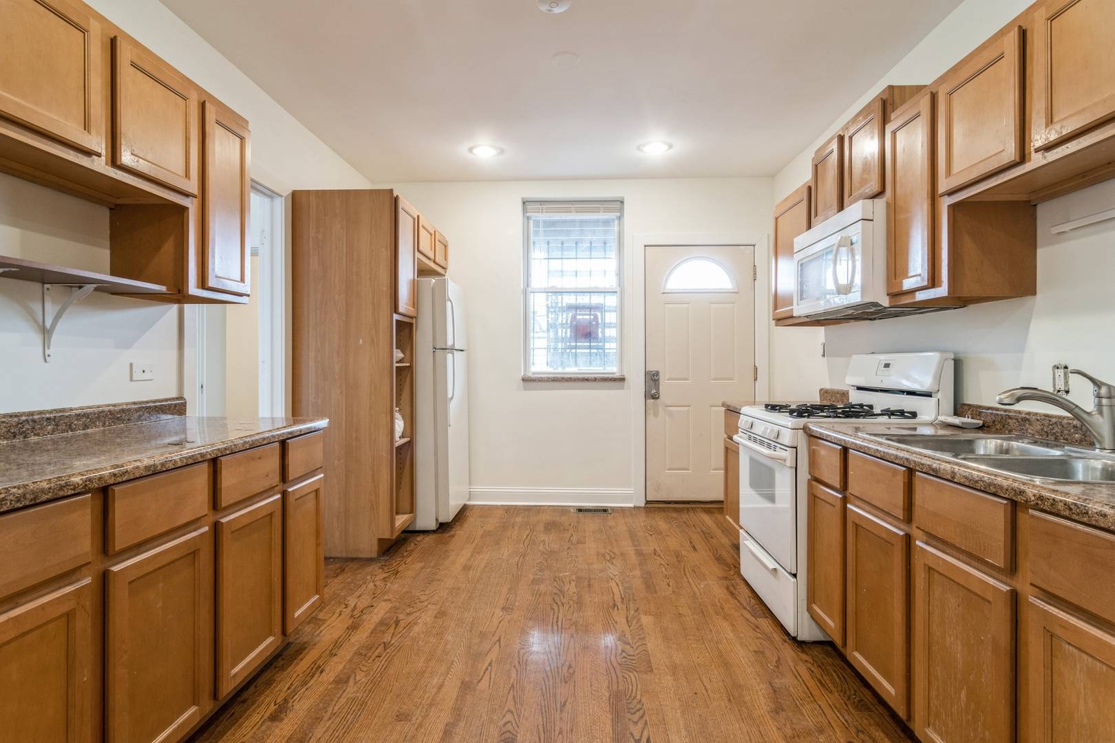 Chicago, IL 60639,4244 W Wrightwood AVE #1W