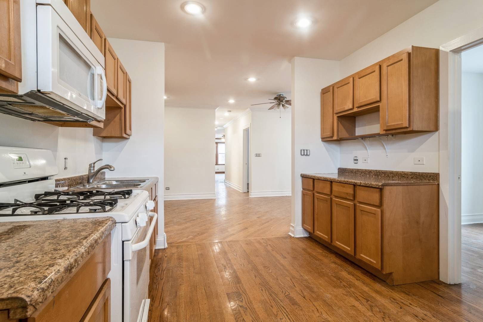 Chicago, IL 60639,4244 W Wrightwood AVE #1W