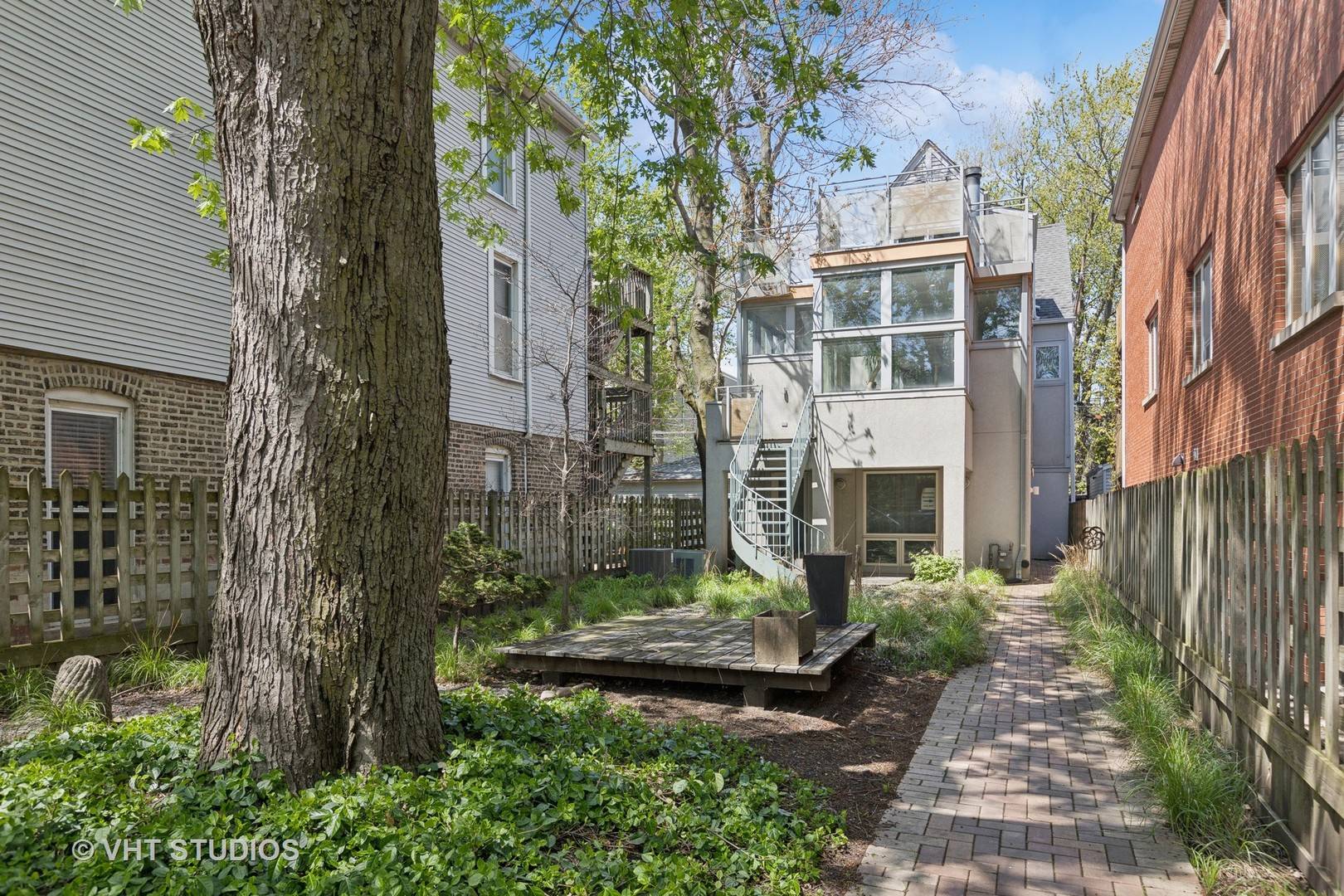 Chicago, IL 60657,1534 W Henderson ST