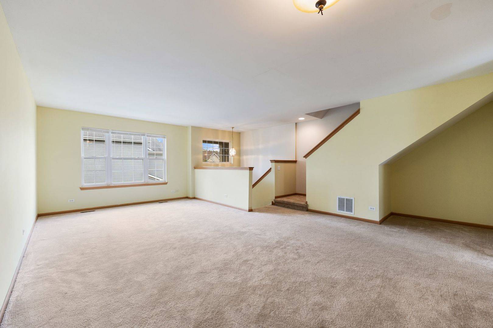 Pingree Grove, IL 60140,923 Emerald DR
