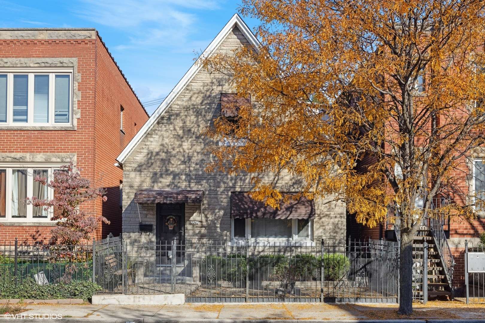 Chicago, IL 60612,2242 W Taylor ST
