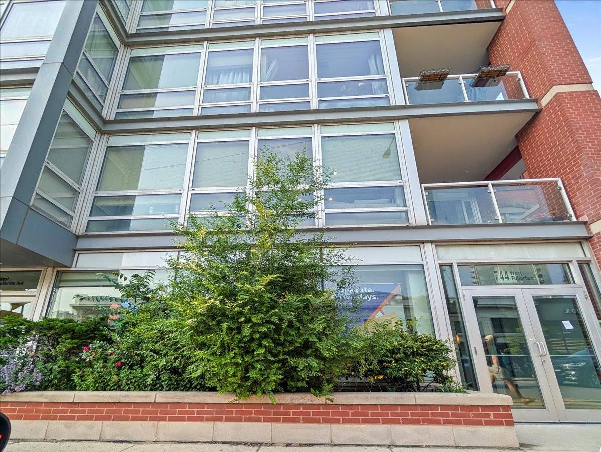 Chicago, IL 60614,744 W Fullerton AVE #202