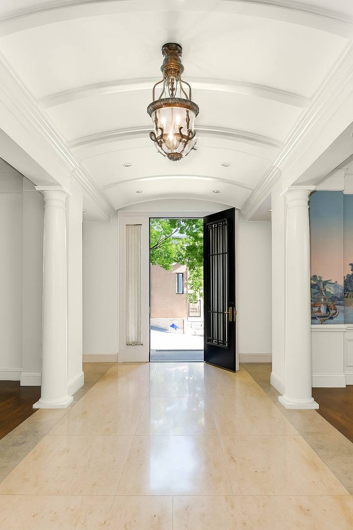 Chicago, IL 60614,401 W Dickens AVE