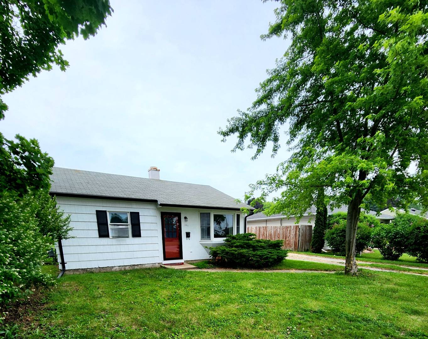 Dekalb, IL 60115,1011 E Taylor ST