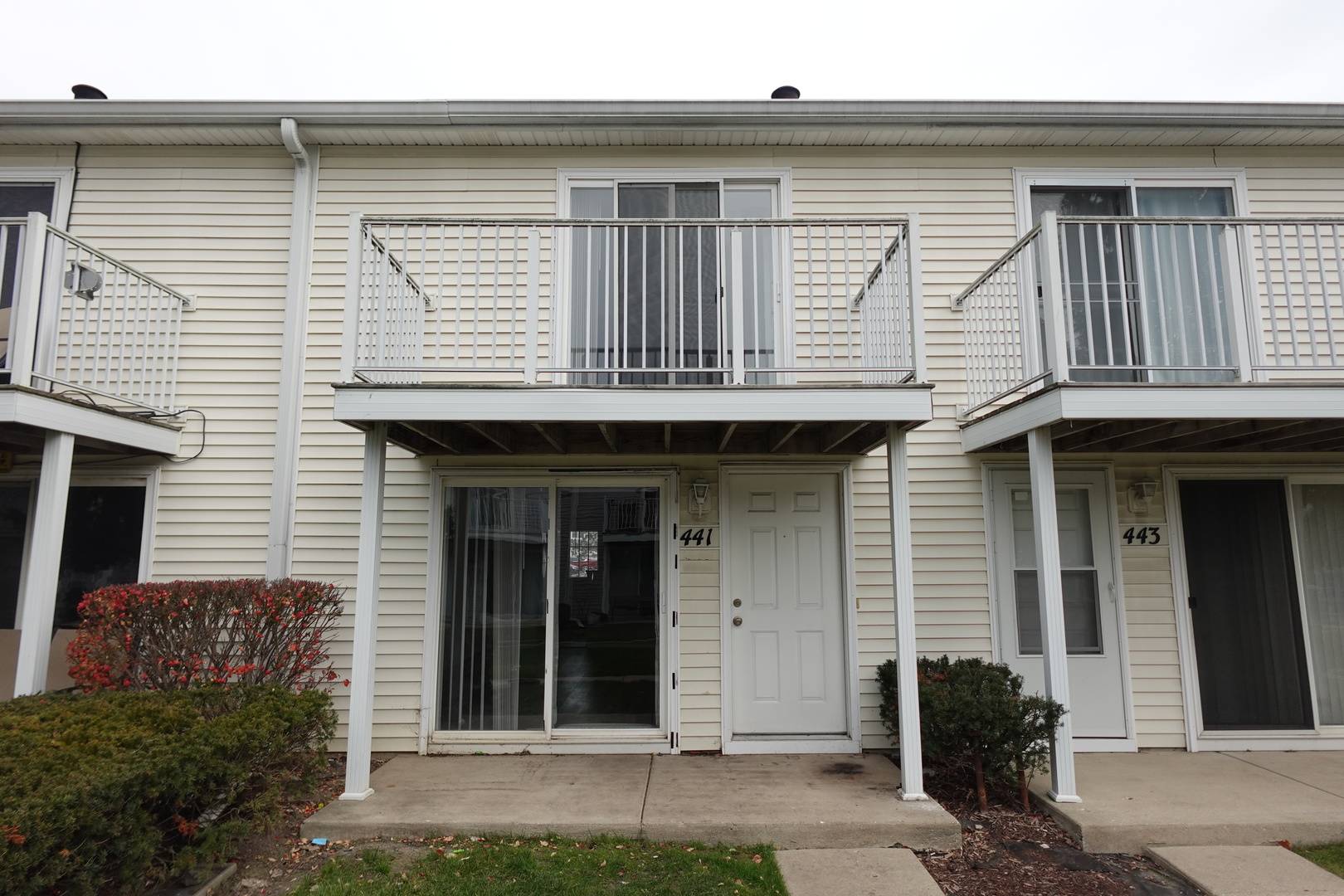 Round Lake Beach, IL 60073,441 Meadow Green LN