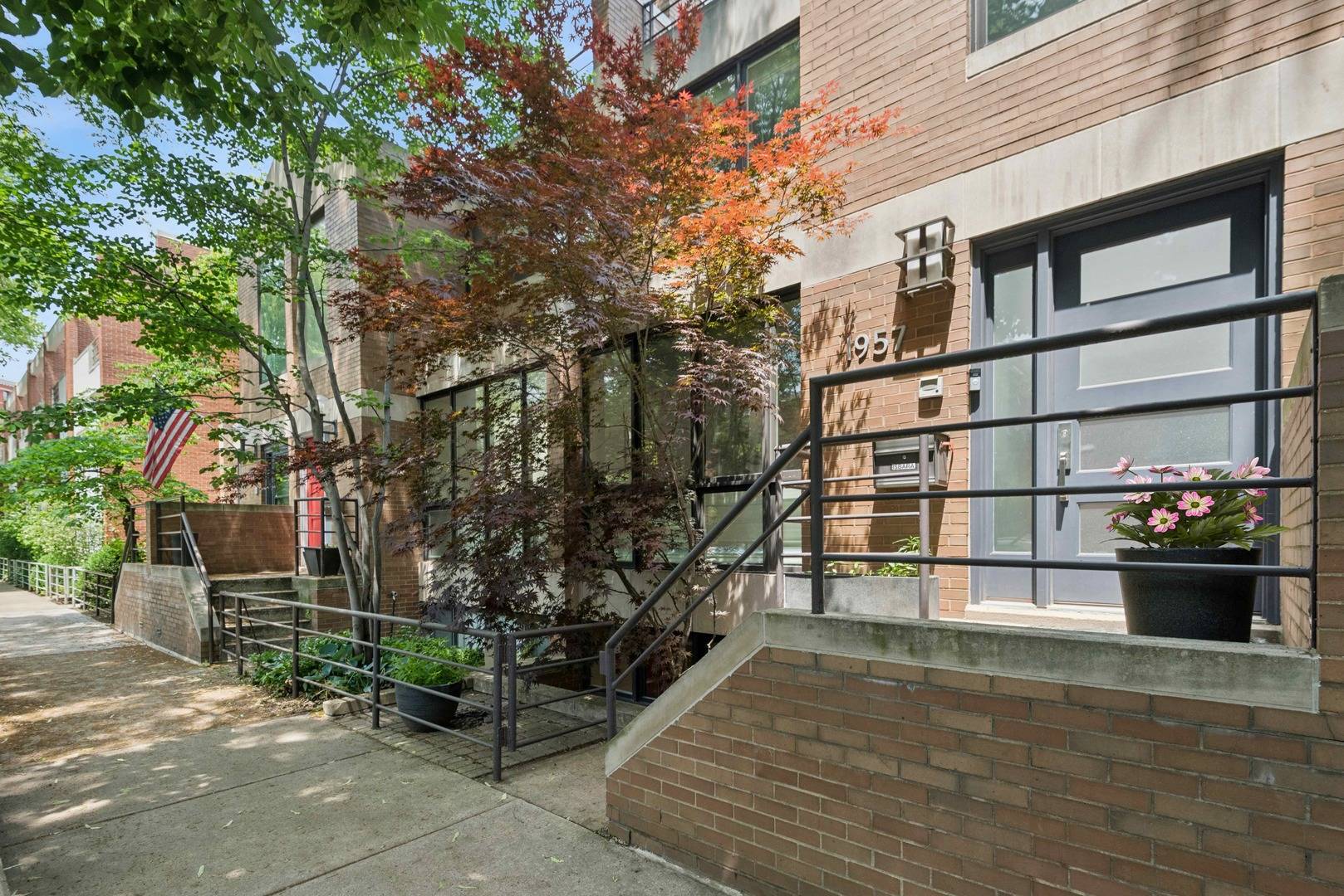 Chicago, IL 60614,1957 N MAUD AVE