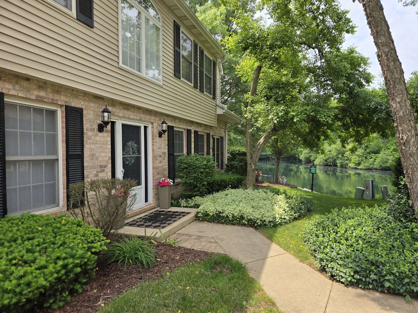 Streamwood, IL 60107,1530 Laurel Oaks DR