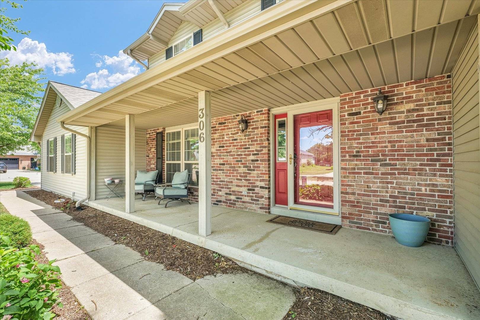 Urbana, IL 61802,306 N Beringer CIR