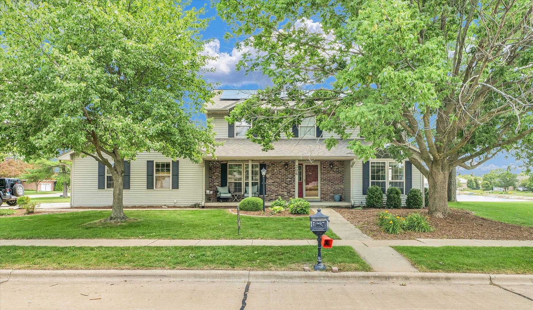 Urbana, IL 61802,306 N Beringer CIR