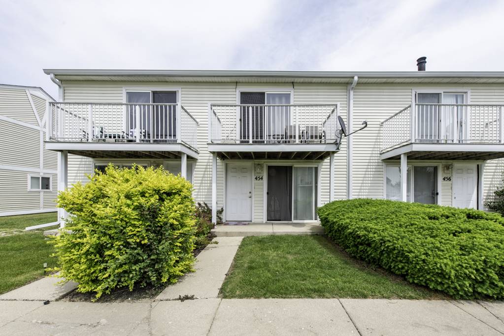 Round Lake Beach, IL 60073,454 Meadow Green LN