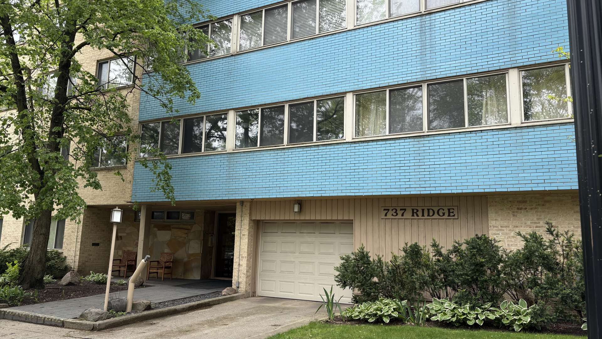 Evanston, IL 60202,737 Ridge AVE #2E