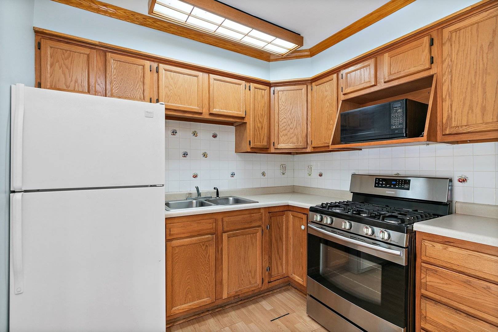 South Elgin, IL 60177,1011 Mark ST