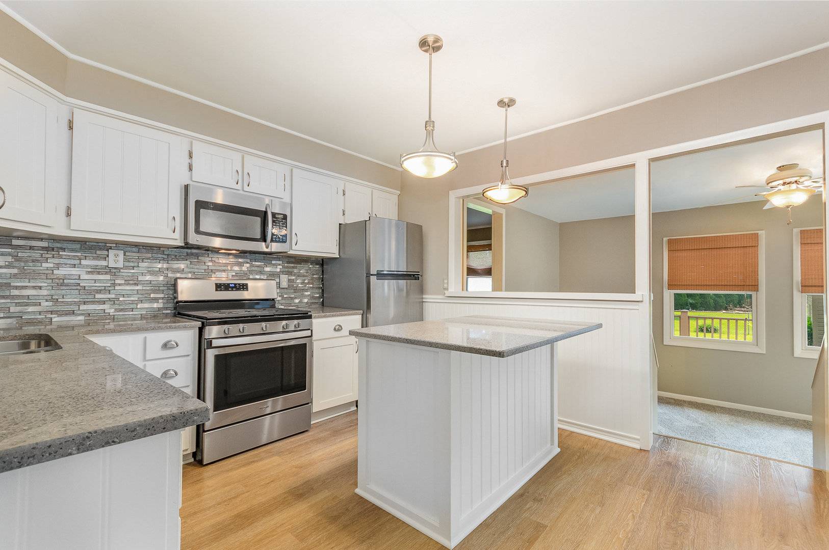 Grayslake, IL 60030,609 Oakwood DR