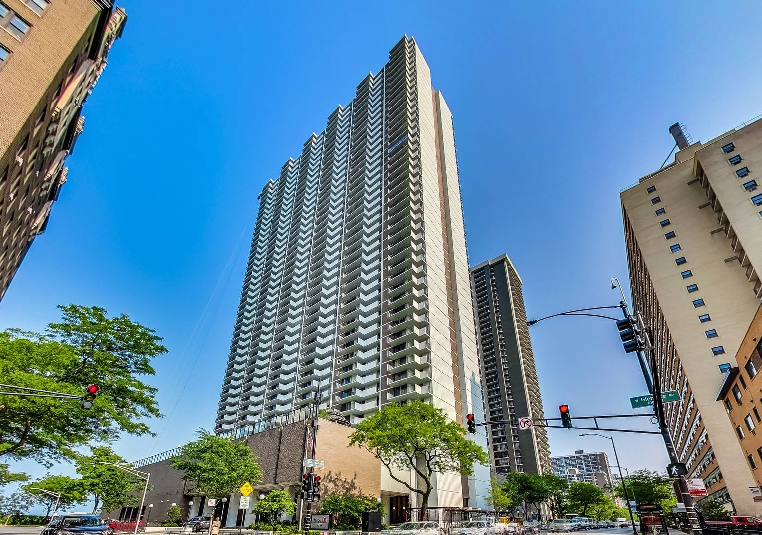 Chicago, IL 60660,6033 N SHERIDAN RD #11L