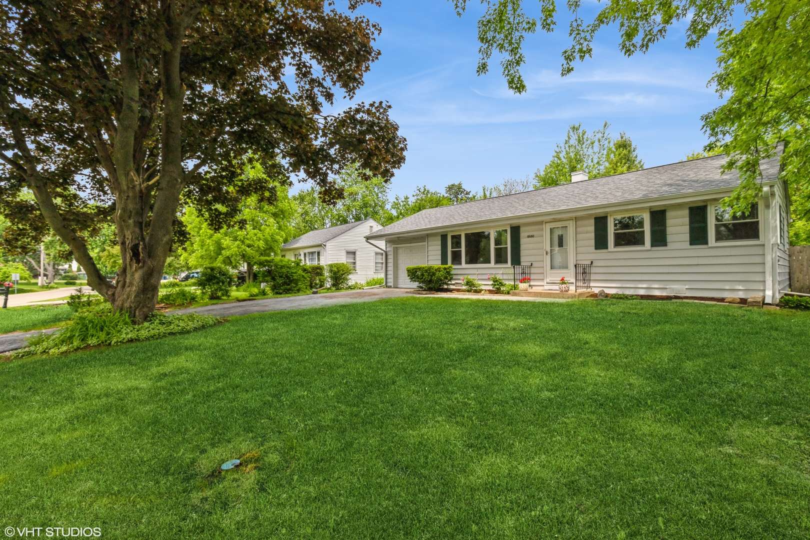 Grayslake, IL 60030,18180 W Valley DR