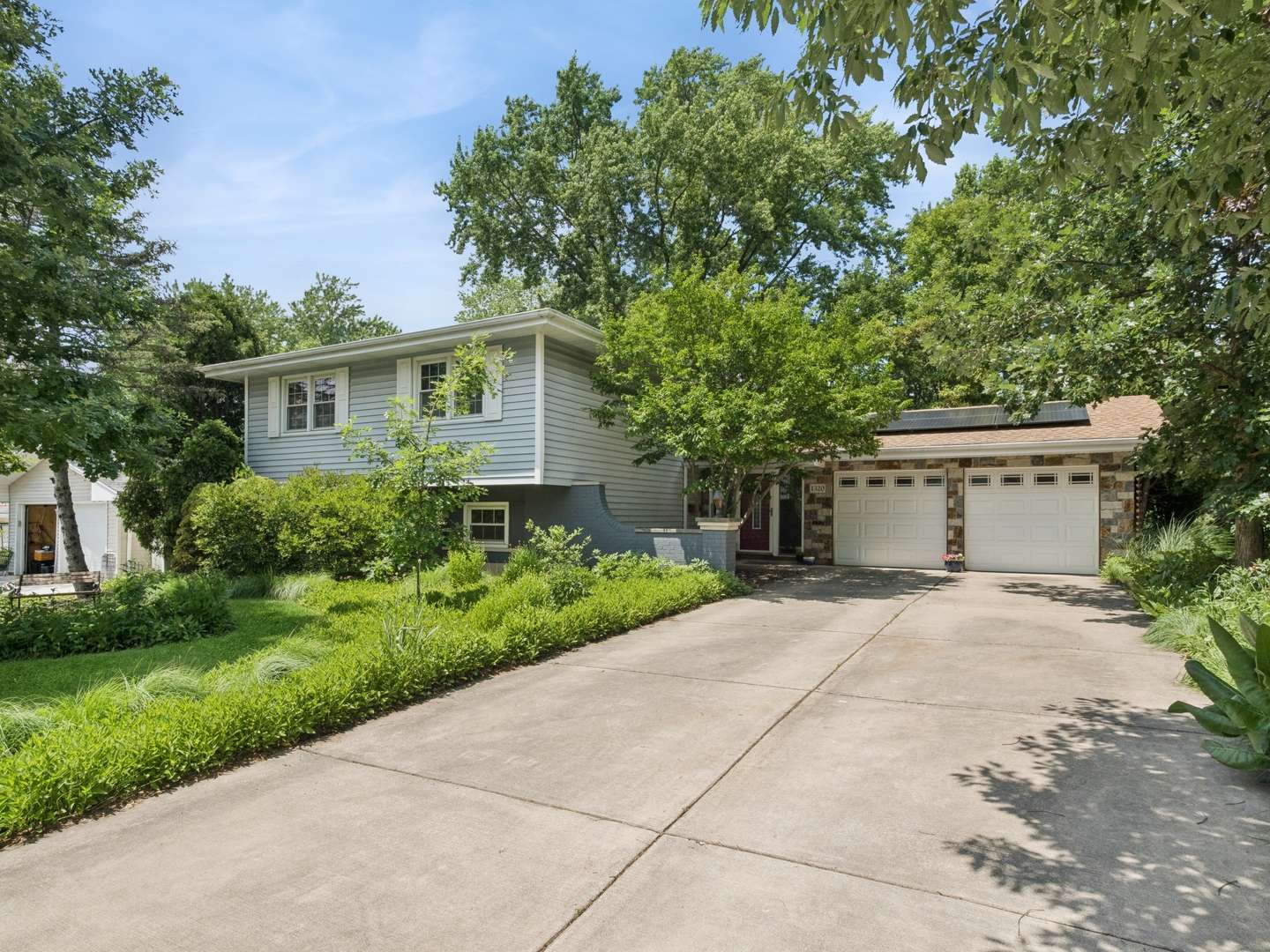 Hoffman Estates, IL 60169,1320 Rosedale LN