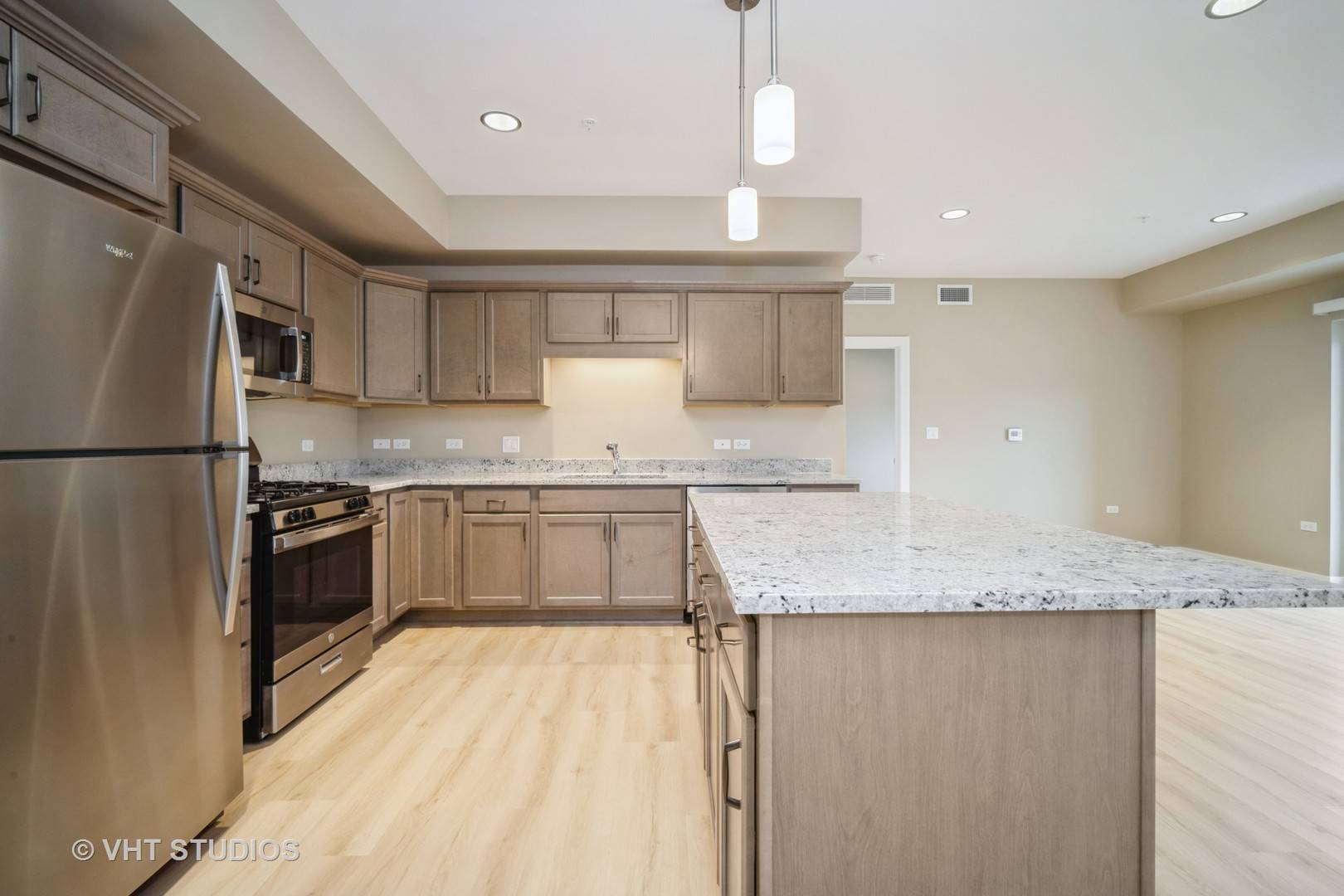 Northbrook, IL 60062,2150 Founders DR #P109