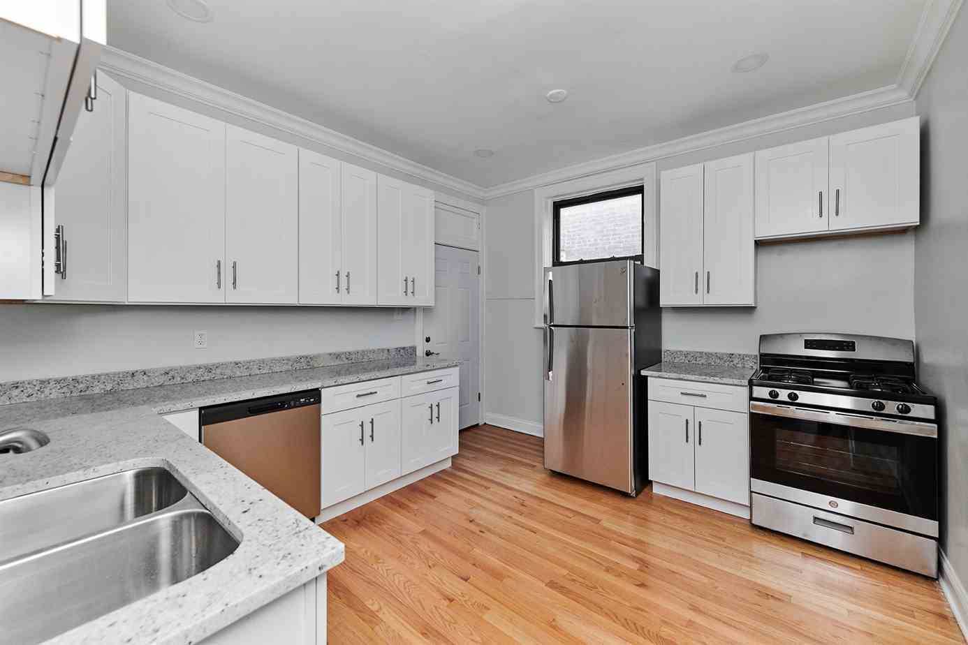 Chicago, IL 60615,5461 S Everett AVE #3A